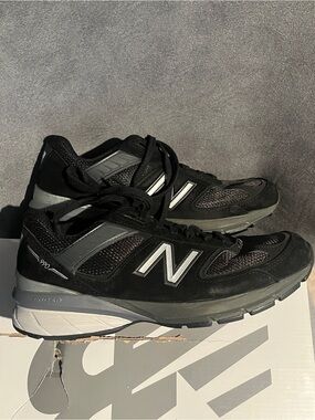 New Balance Women’s Sneakers 990 Black Size 8.5 US